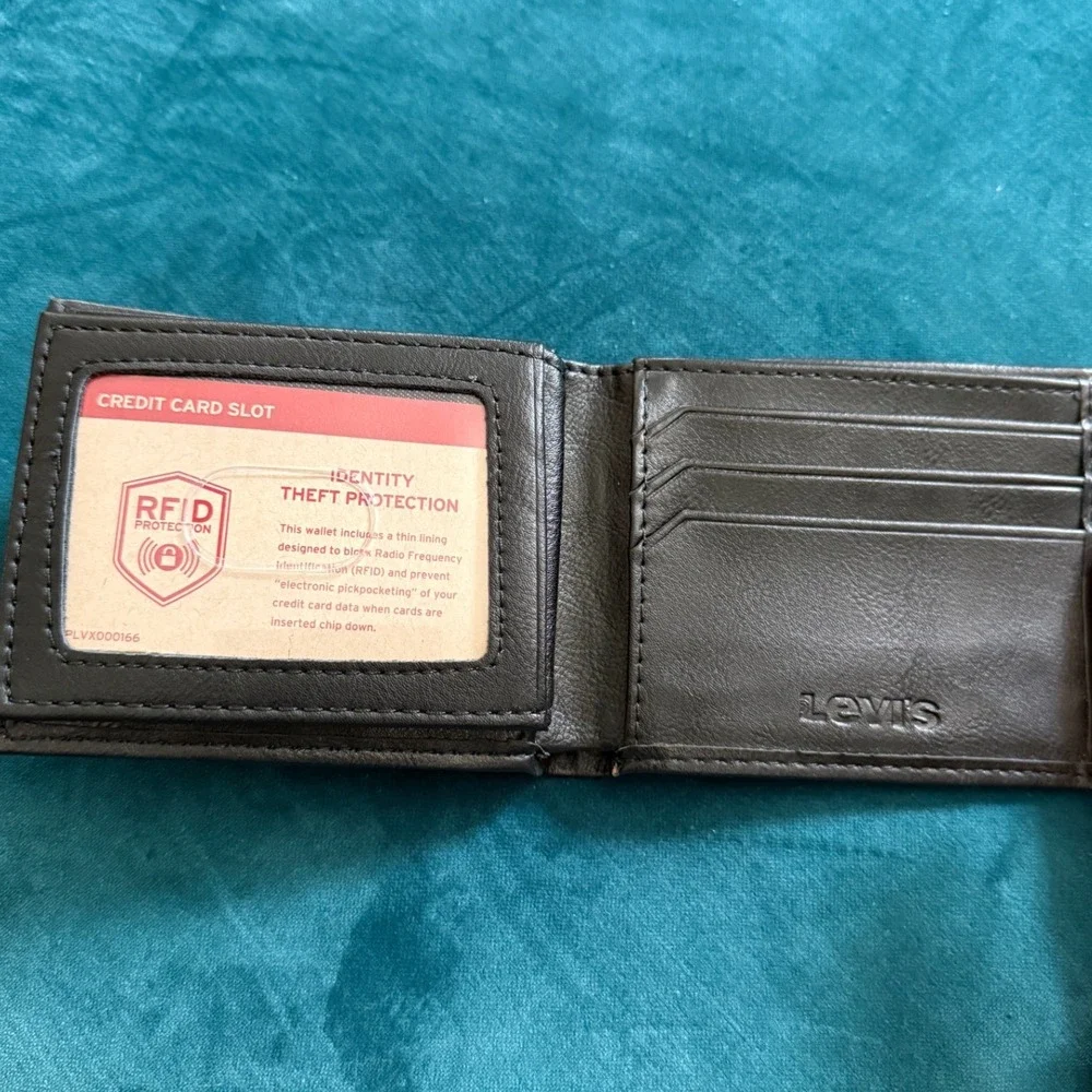 Levis‎ Mens RFID Blocking Bifold Wallet Black Coated Leather 31LV130033